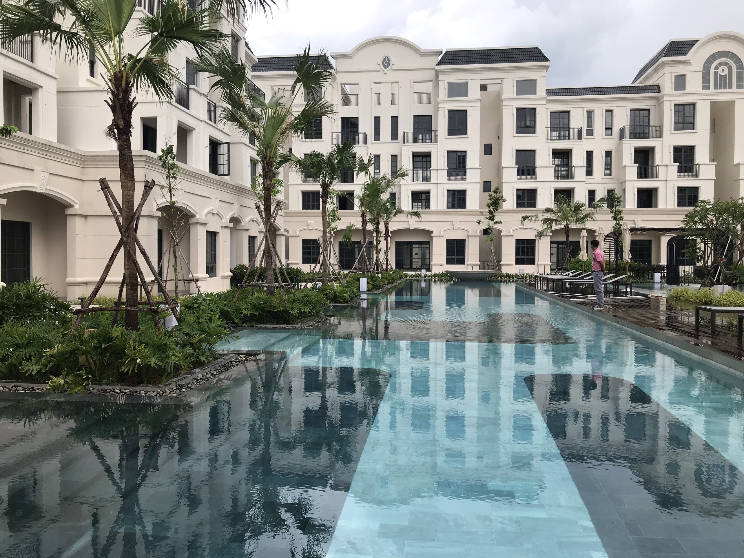 Làm thế nào đá có thể được sử dụng dưới hồ bơi?